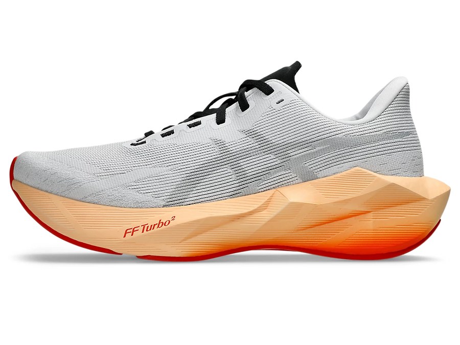 ASICS Novablast 6, vista lateral