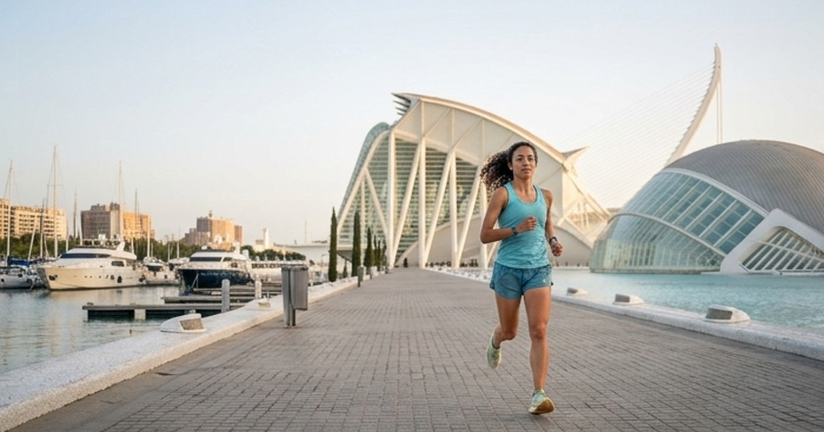 Una corredora junto a la Ciudad de las Artes y las Ciencias de Valencia